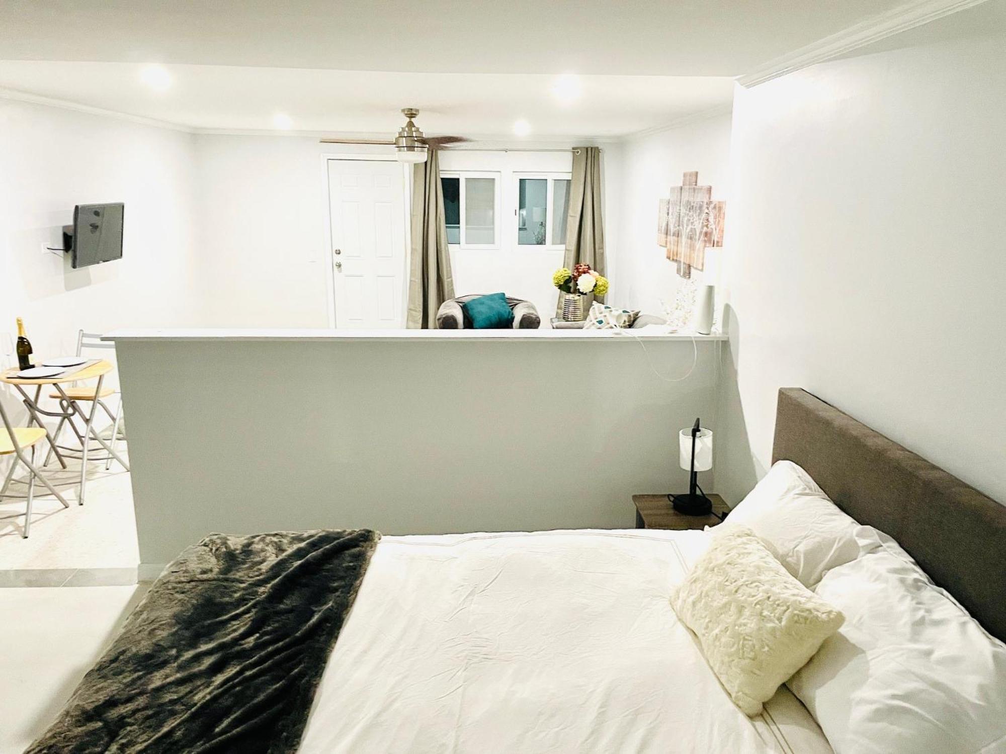 Studio, 100 Feet From The Beach Nassau Extérieur photo